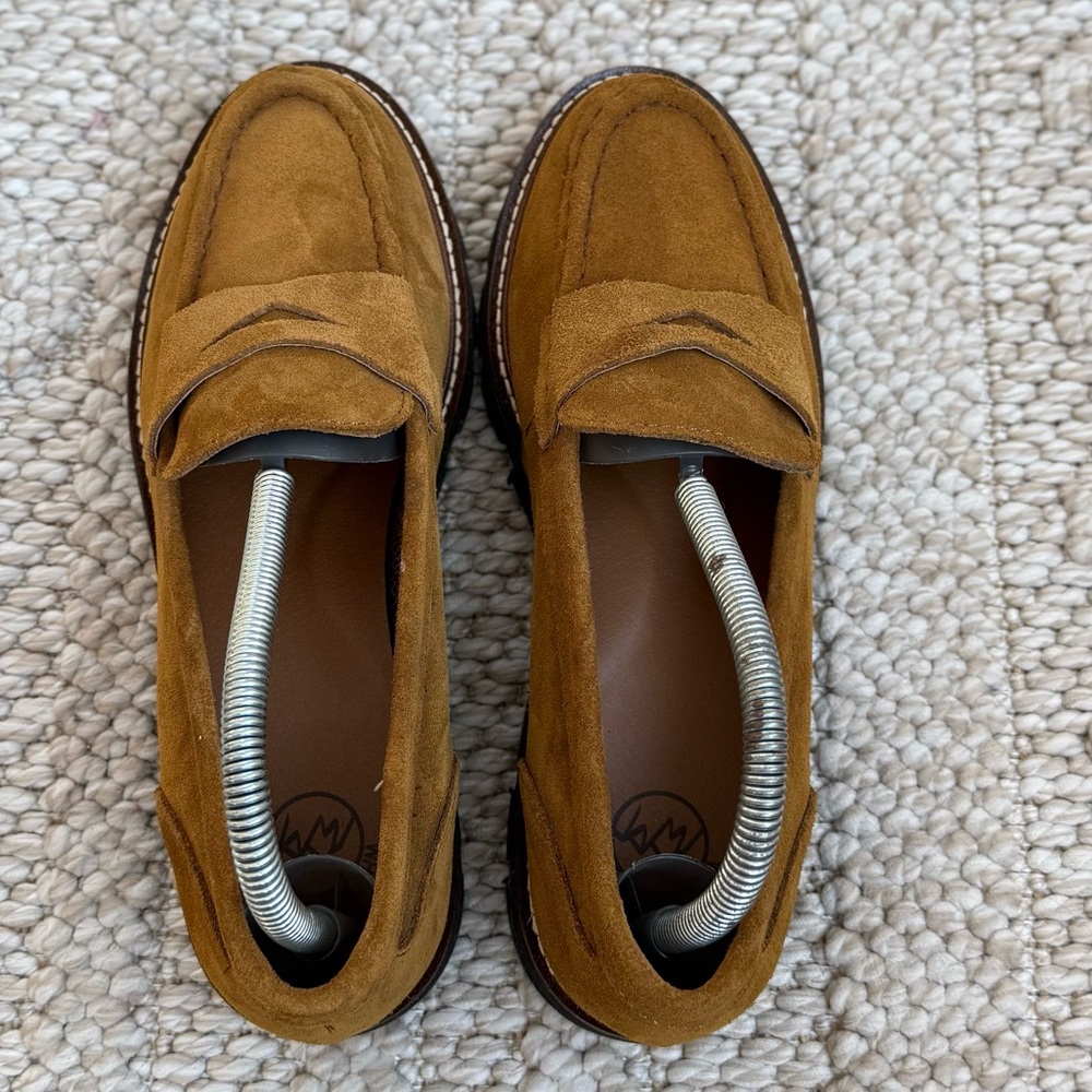 This is a pair of White Mountain Gunner women's lug sole loafers size 8 - Picture 5 of 9